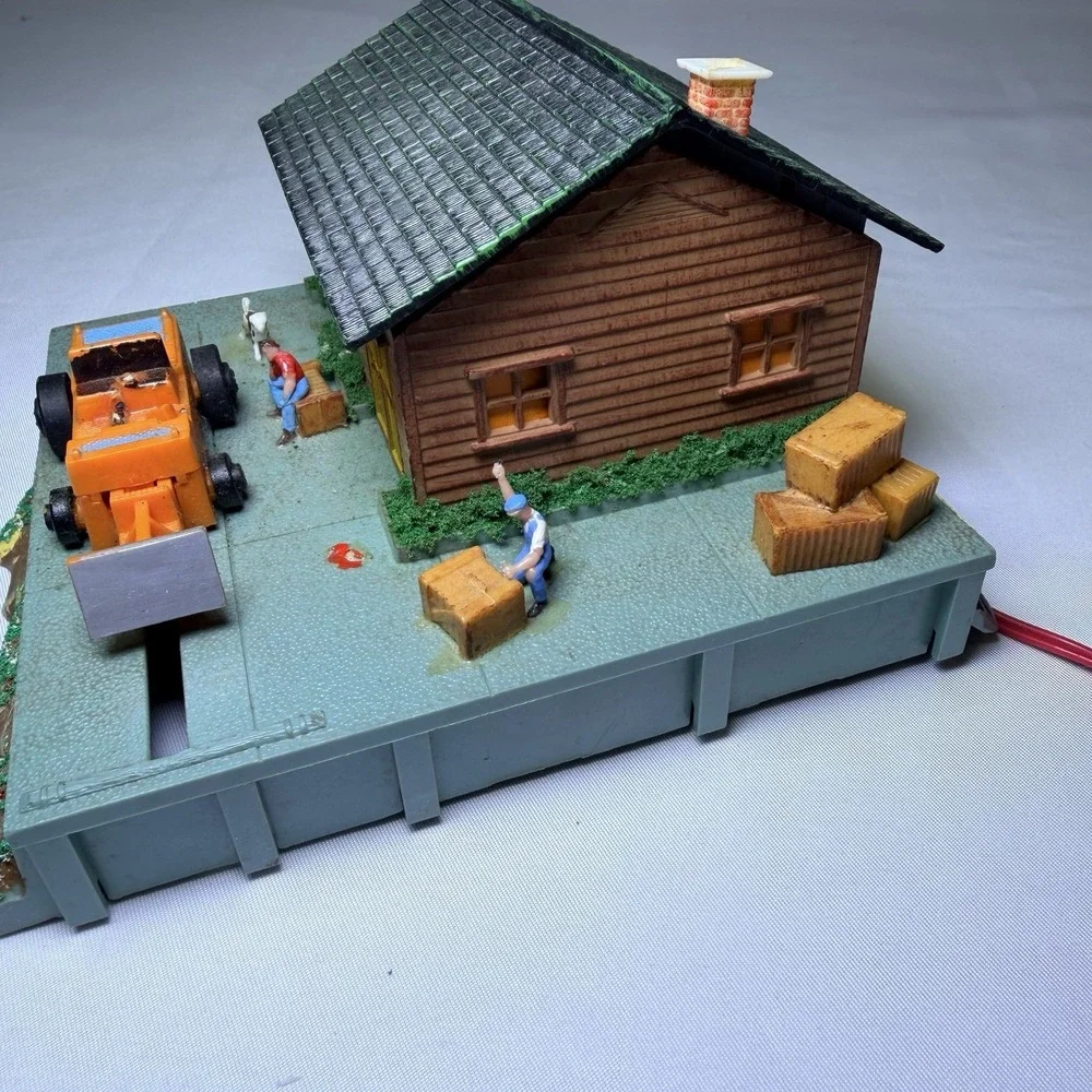 Vintage Tyco HO Model RR WHAREHOUSE with OPERATING FORKLIFT‎ - WORKS